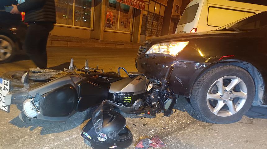 Eskişehir'de panik yaratan kaza! Motosiklet otomobilin altına girdi: 1 yaralı