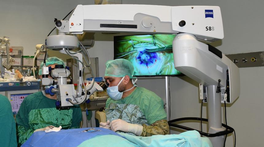 50 yıl sonra gözlerine umut ışığı doğdu: Kornea nakli oldu gözleri açıldı…