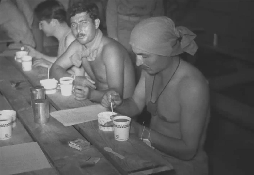 Esaretten kurtulduktan sonra ilk bunu yapmış! Kore Savaşı na katılan Türk askerinin görüntüleri ortaya çıktı 2