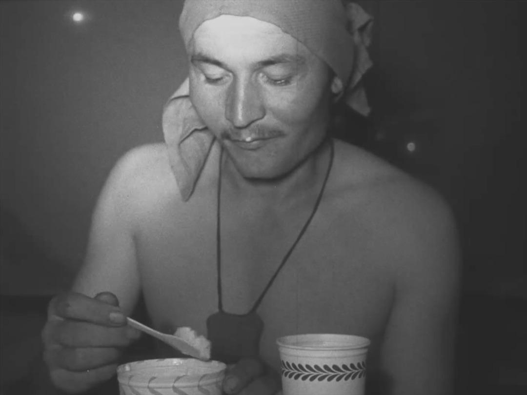 Esaretten kurtulduktan sonra ilk bunu yapmış! Kore Savaşı na katılan Türk askerinin görüntüleri ortaya çıktı 3