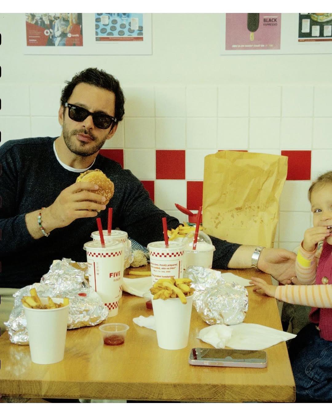 Oyuncu Barış Arduç kızıyla ilk paylaşımı yaptı! Yorum yağdı 2