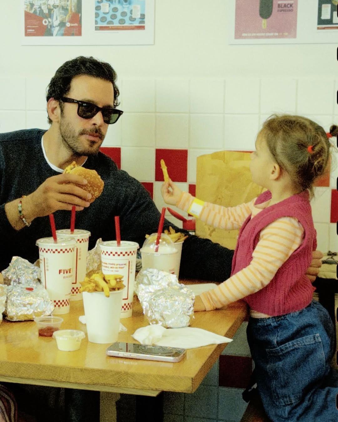 Oyuncu Barış Arduç kızıyla ilk paylaşımı yaptı! Yorum yağdı 3