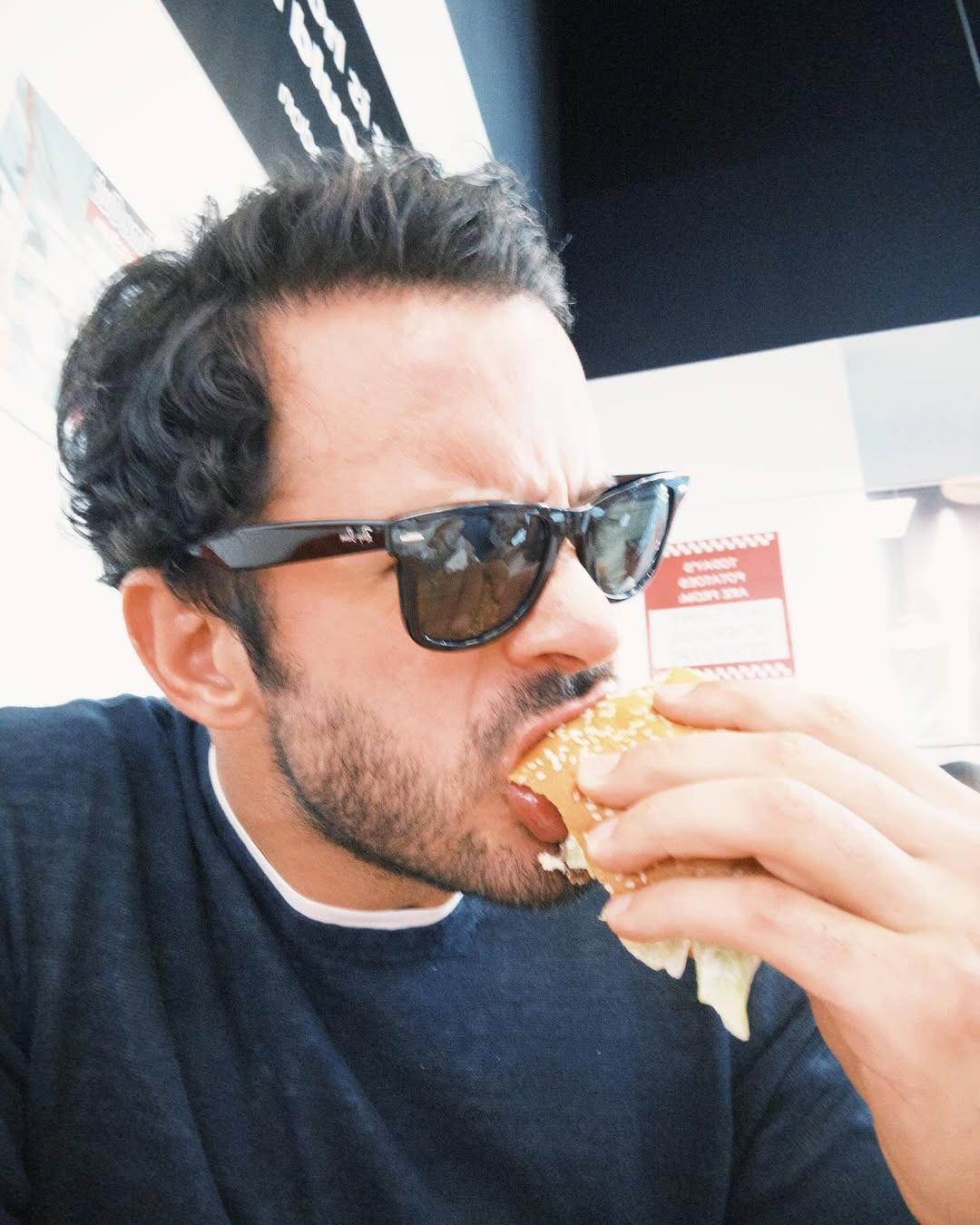 Oyuncu Barış Arduç kızıyla ilk paylaşımı yaptı! Yorum yağdı 4