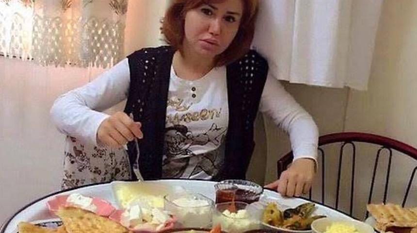 Şarkıcı Ceylan'ın geçmişteki sahur pozu gündemde! Yer sofrasındaki eski halini de hatırlattı