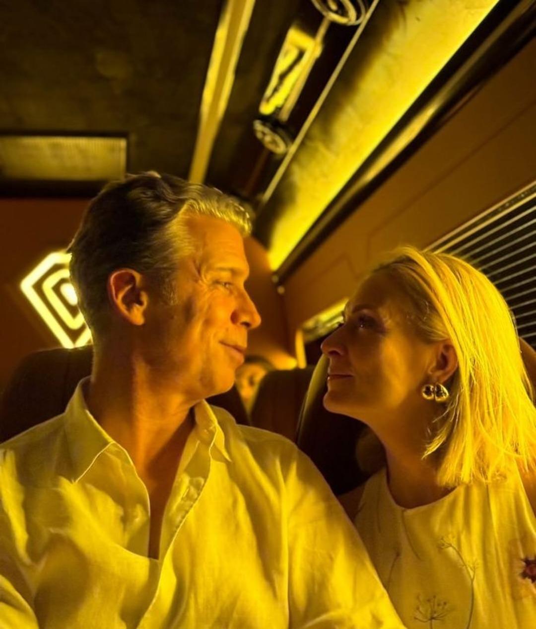 Ceyda D&uuml;venci aşka geldi! G&uuml;&ccedil;l&uuml; Mete ile birinci yılını kutladı: Bir yıl nasıl ge&ccedil;ti anlamadım 1