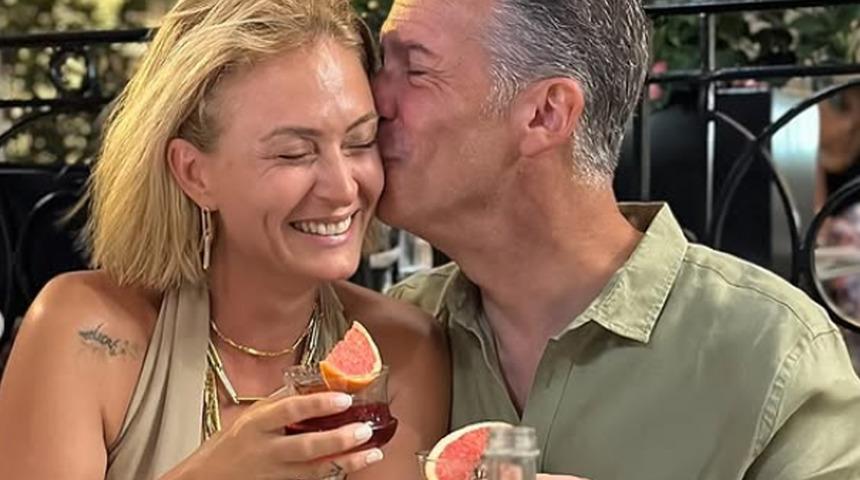 Ceyda D&uuml;venci aşka geldi! G&uuml;&ccedil;l&uuml; Mete ile birinci yılını kutladı: Bir yıl nasıl ge&ccedil;ti anlamadım