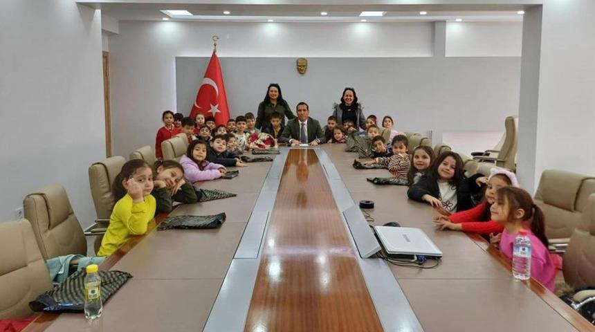 Ortaca Kaymakamı Aktaş minik öğrencileri ağırladı