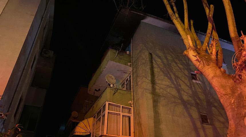 Kocaeli'de facianın eşiğinden dönüldü! 5 katlı binanın çatısında yangın çıktı, sahur vakti neredeyse bir aile yok oluyordu