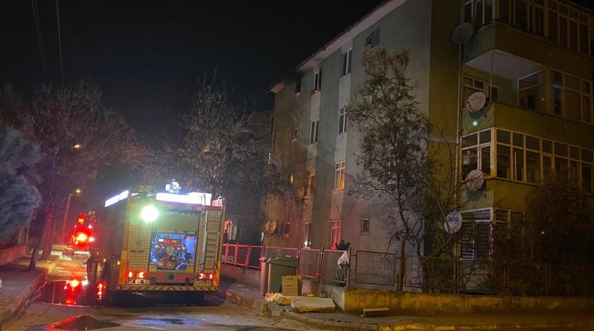 Sahura kalkına fark ettiler! 5 katlı binada yangın