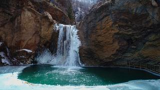 Konya'da Çetmi Şelalesi buz tuttu
