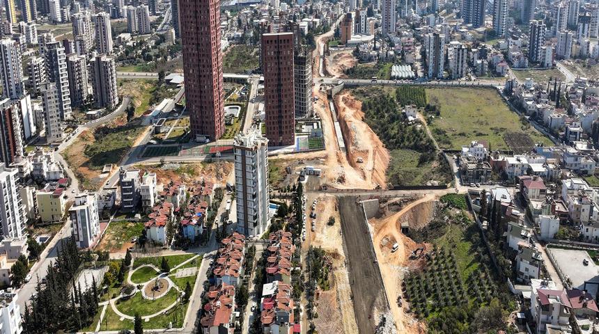 Mersin Büyükşehir Belediye Başkanı Vahap Seçer yol çalışmalarını inceledi: "Bu bölgenin değerini ve önemini arttıracak"