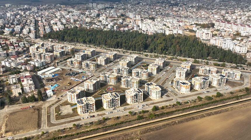 Bakan Kurum duyurdu: Adana Ceyhan’da TOKİ afet konutları tamamlandı! Ceyhanlı depremzede: “Hayalini kağıda çizdiğim o evde oturuyorum” 