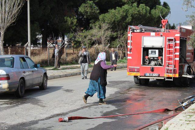 Elektrik kontağından çıkan yangın evi küle çevirdi