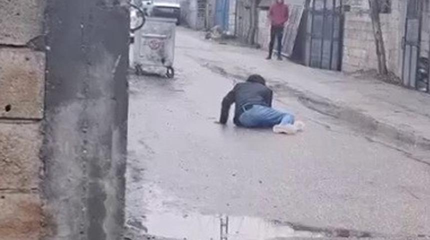 Sokaktaki şahıs, uyuşturucunun etkisiyle yığılıp kaldı