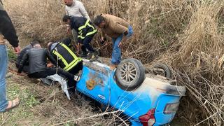 Hatay'da taksi, sulama kanalına devrildi: Sürücü hayatını kaybetti
