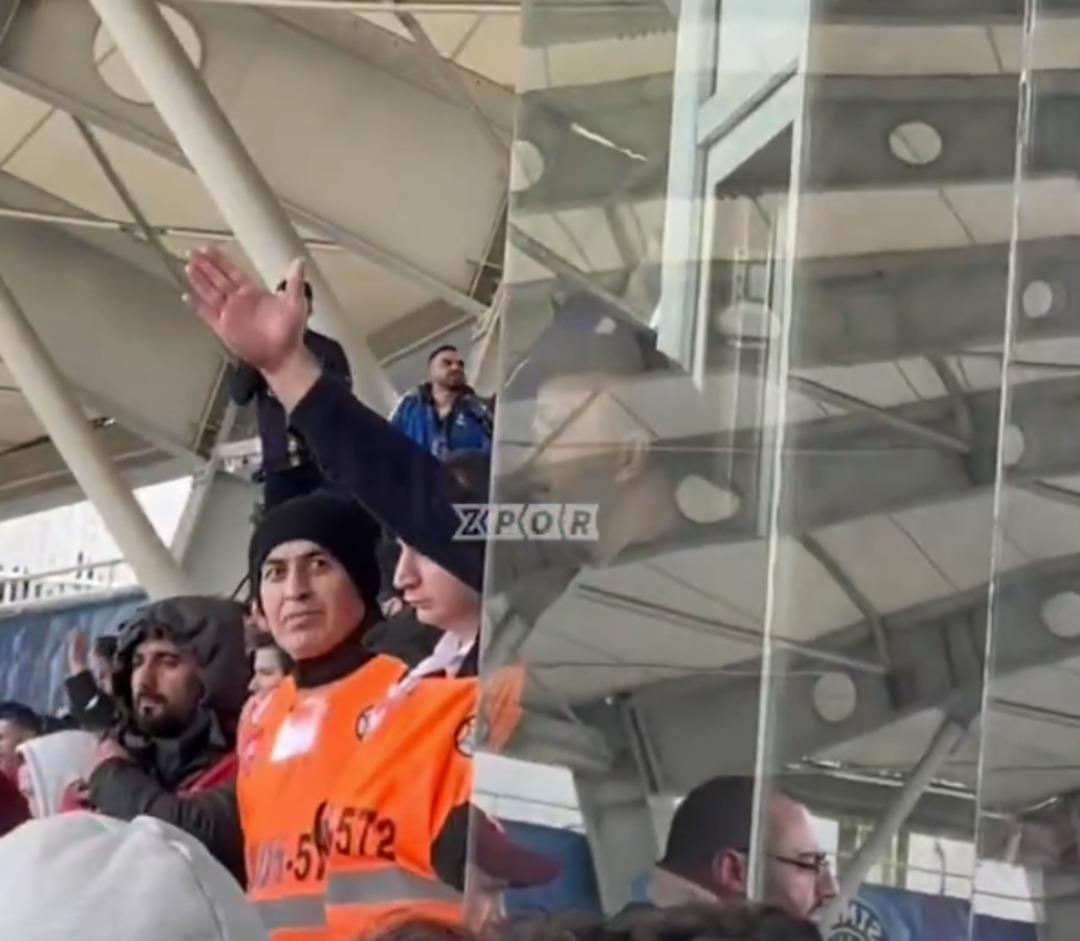 Kasımpaşa Galatasaray maçını cezası nedeniyle tribünden takip ediyordu! Okan Buruk o karar sonrası çılgına döndü... Oturduğu yerden kalktı ve hakeme bağırdı! 1