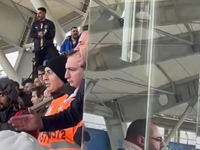 Kasımpaşa Galatasaray maçını cezası nedeniyle tribünden takip ediyordu! Okan Buruk o karar sonrası çılgına döndü... Oturduğu yerden kalktı ve hakeme bağırdı!
