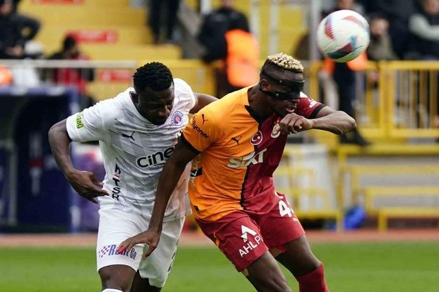Zirvede Galatasaray'a Kasımpaşa çelmesi! Sarı-Kırmızılılar rakibi ile 3-3 berabere kaldı... Şampiyonluk yarışı kızıştı