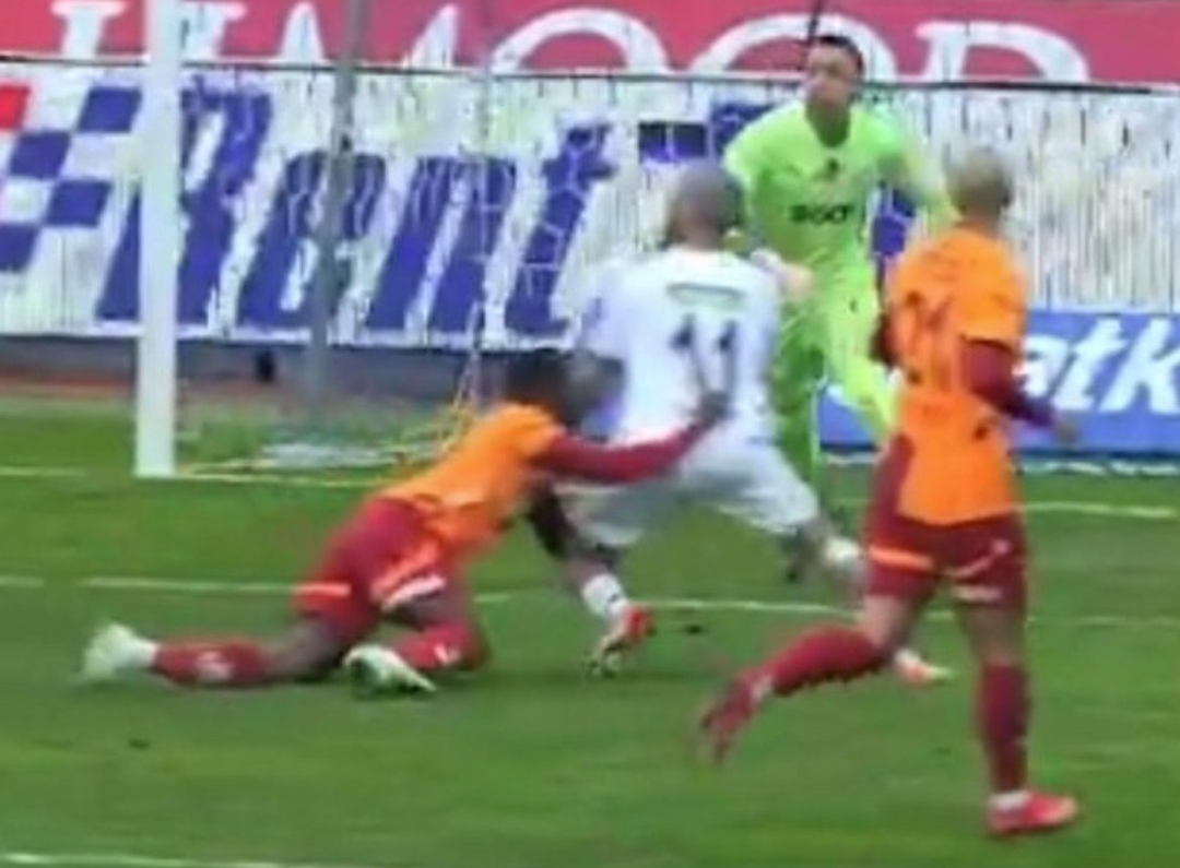 Galatasaray'ın yeni transferi Cuesta'nın performansı ortalığı karıştı! Taraftar ayaklanmış durumda... "Hemen s&ouml;zleşmesini feshedin"