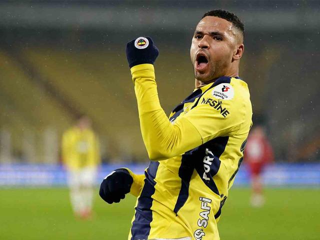 Fenerbahçe fırsatı kaçırmadı Galatasaray'a bir adım daha yaklaştı! Sarı-Lacivertliler Antalyaspor'a 3 golle geçti, 19 yıl sonra bir ilk yaşandı