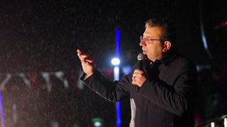 İBB Başkanı İmamoğlu, Beykoz Belediyesi önünde konuştu: 'Bunun adı demokrasi devrimidir'