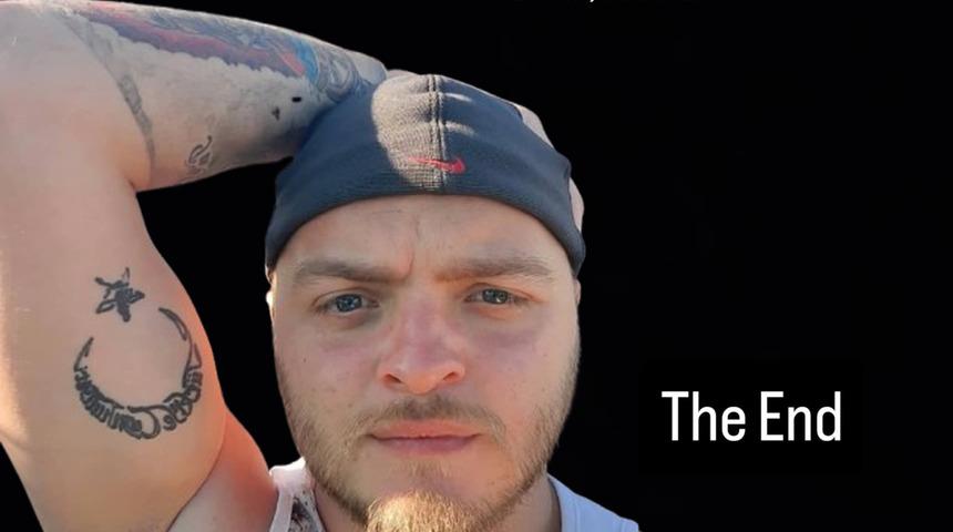 Evinde ölü bulundu... Sosyal medyada 'The End' yazmış