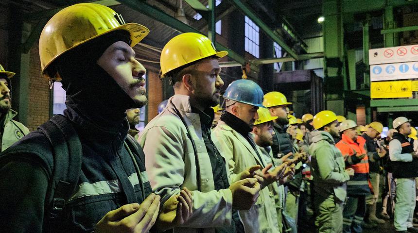 Maden faciasında hayatını kaybeden 263 madenci dualarla anıldı: “Zoru başarıyoruz imkansız biraz zaman alıyor”