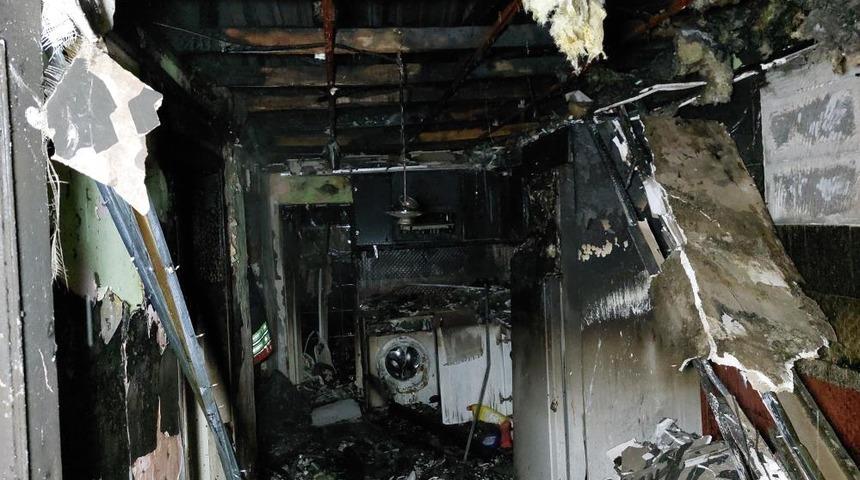 Ailesi eve gitti! Alkoll&uuml; şahıs evi yaktı