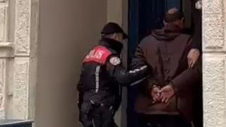 İzmir’de gözaltı! 28 yıl 6 ay hapis cezası olan firari hükümlü yakalandı