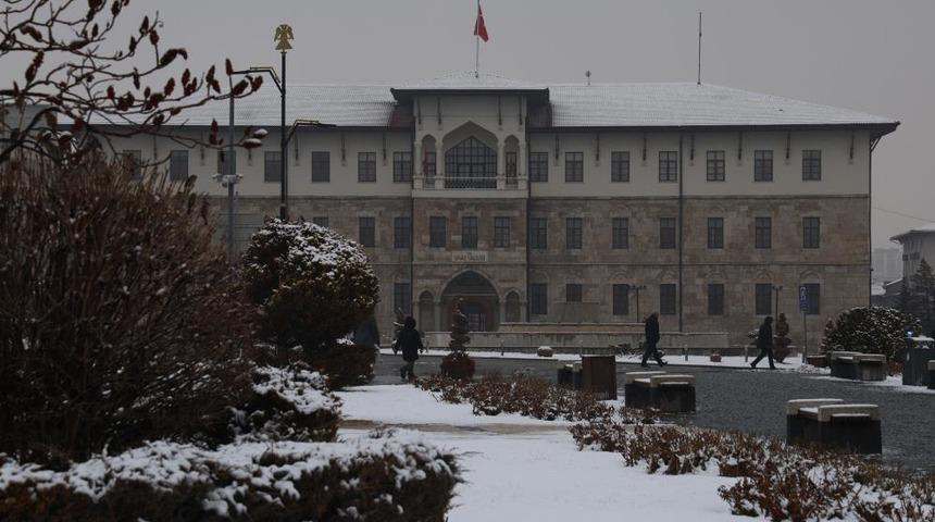 Atasözü gerçek oldu, Mart Sivas'a kapıdan baktırdı