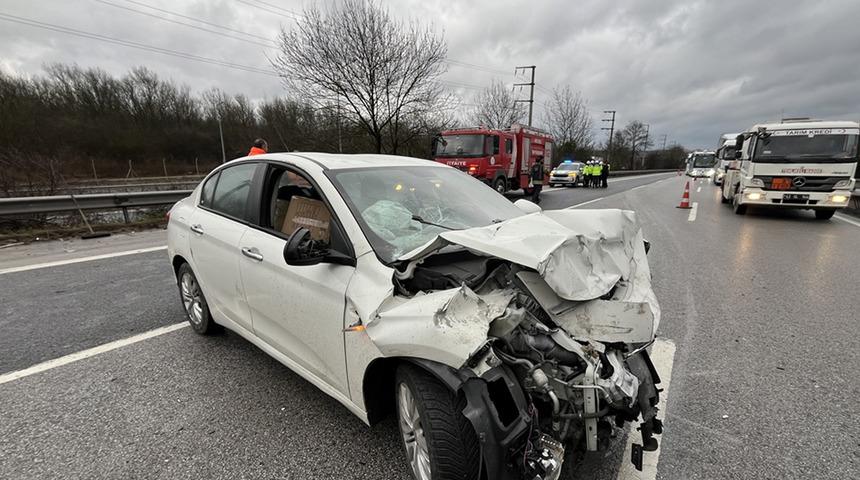 Hafriyat kamyonuna çarpan otomobilin sürücüsü yaralandı