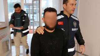 Ailesi yokken evi yaktı! Adliyeye sevk edildi