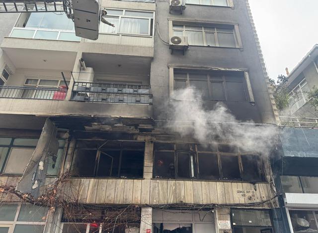 Bahçelievler'de iş yerinde çıkan yangın söndürüldü