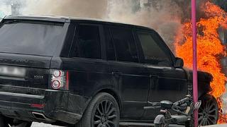 Ataşehir'de panik anları! Park halindeki cipte yangın çıktı