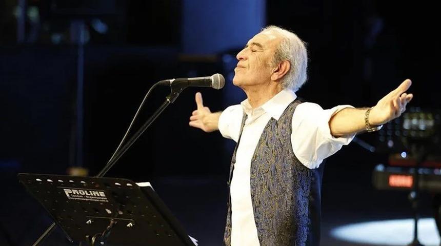 Edip Akbayram'ın cenazesiyle ilgili yıllar önce söylediği o sözler gündemde! "Beni seven, son yolculuğuma uğurlayacak dostlarım..."