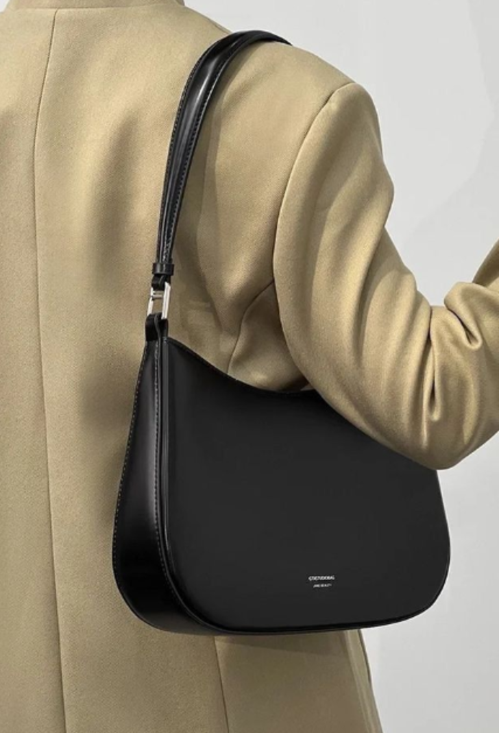 Günlük kombinlerini tamamlayan çanta hangisi? Seç bakalım! 