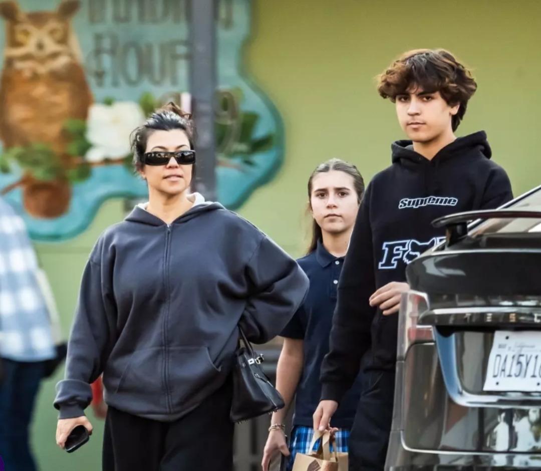 Kourtney Kardashian ın 15 yaşındaki oğlu baba mı oldu? Çok sinirlendi 1