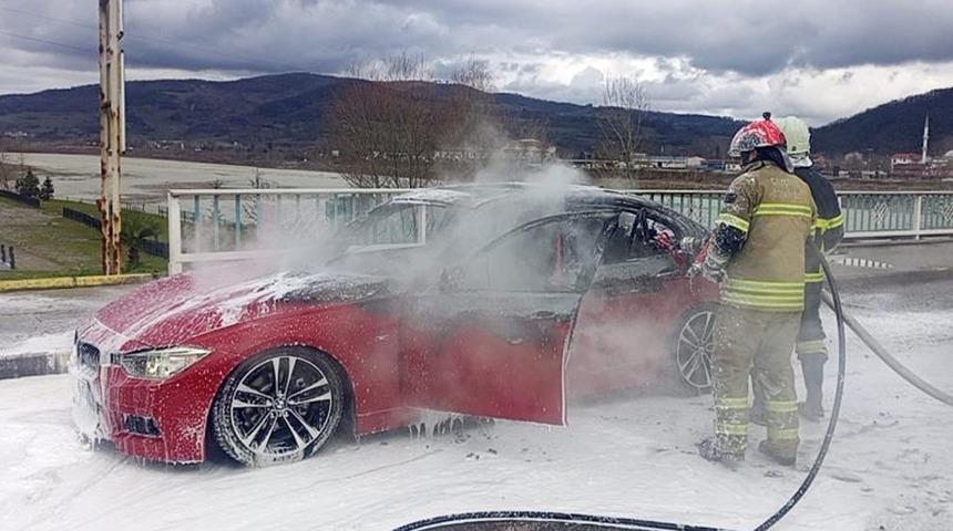 Zonguldak’ta lüks araç alevlere teslim oldu
