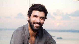Engin Akyürek'in kardeşi Eren Akyürek ile benzerliği dikkat çekti! İşte ünlü oyuncunun kardeşi