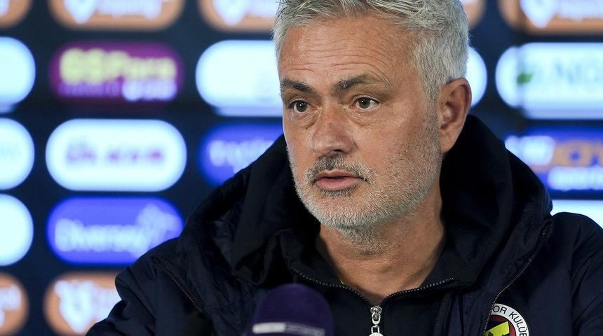 Takım arkadaşlarıyla vedalaşıyor! Fenerbahçe'de sürpriz ayrılık... Dün gece son maçına çıktı