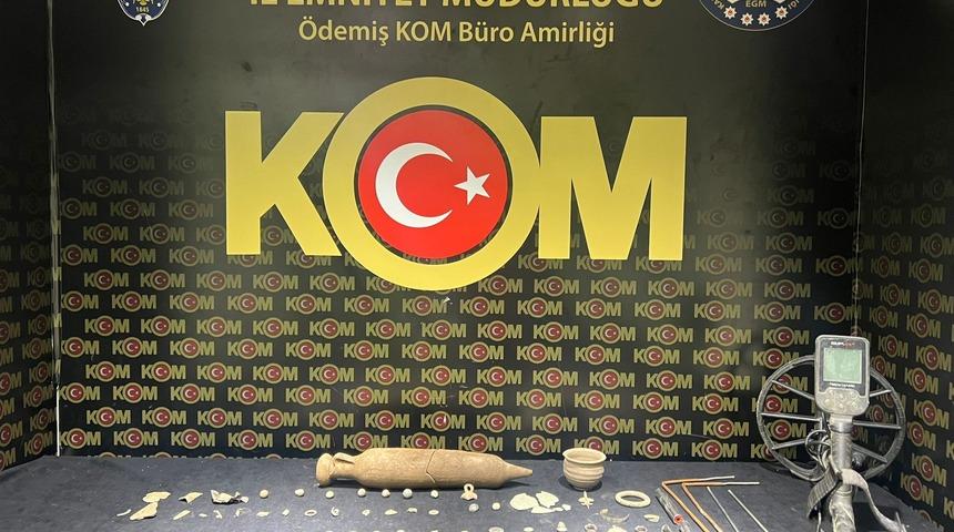 İzmir'de tarihi eser kaçakçılığı yapanlara operasyon: 3 şüpheli gözaltında