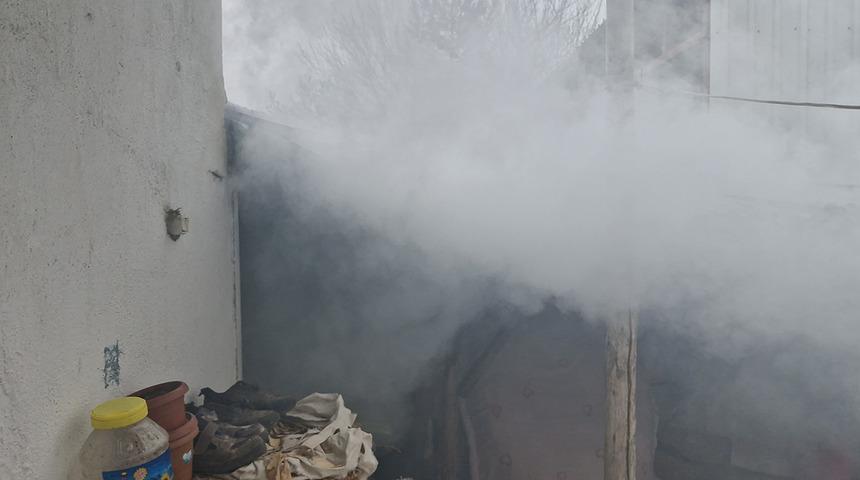 Çorum'da kömürlük yangını! Müstakil evin kömürlüğün yangın çıktı, kısa sürede kontrol altına alındı