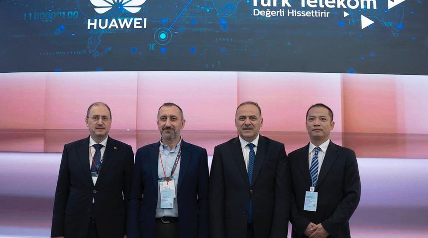 Barselona’da tanıttılar: Türk Telekom ve Huawei bir arada! Genel Müdür Ümit Önal ve Bakan Yardımcısı Sayan da oradaydı