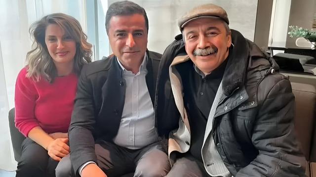 Ameliyat olan eşi Başak Demirtaş'a özel izinle refakat etti! İşte Selahattin Demirtaş'ın hastaneden fotoğrafı