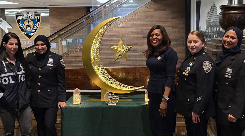 New York Polis Teşkilatı bir ilke imza attı! "Hilal Yakma Töreni" ile farklı kültür ve inançları Ramazan’da bir araya getirdiler…