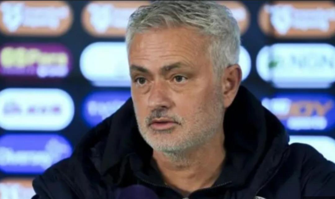Herkes merak ediyordu, hakem raporunda ortaya çıktı! İşte Mourinho nun Galatasaray derbisi sonrası odasına gidip Vincic e dedikleri 2