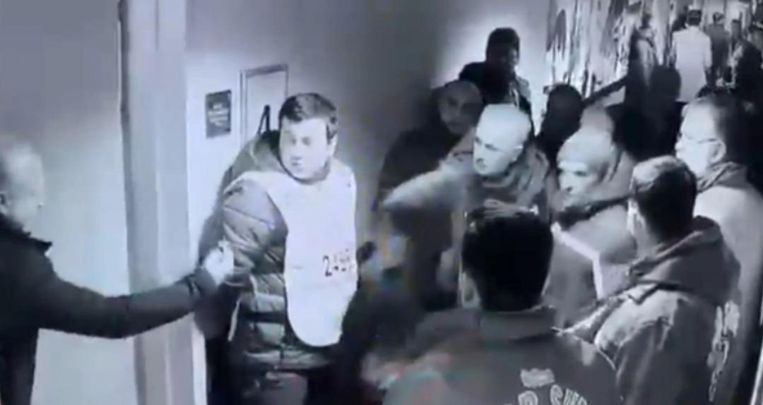 Herkes merak ediyordu, hakem raporunda ortaya çıktı! İşte Mourinho nun Galatasaray derbisi sonrası odasına gidip Vincic e dedikleri 1