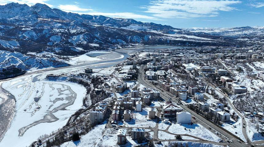 Tunceli beyaza büründü! 131 köy ulaşıma kapatıldı, taşımalı eğitime 1 gün ara verildi