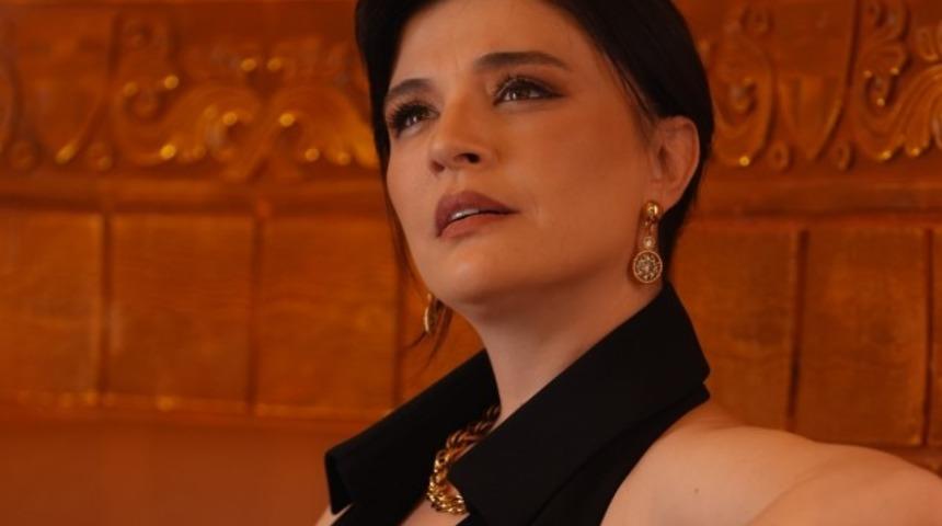 Leyla dizisinin Nur'u Gonca Vuslateri cesur pozlarıyla sosyal medyayı salladı! Kimse tanıyamadı