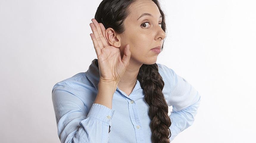 İşitme kaybı riskine karşı almanız gereken 5 önemli adım! Uzmandan uyarılar...
